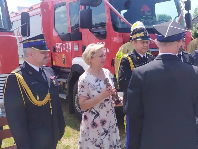 Uroczyste przekazanie i poświęcenie samochodu bojowego GBA-Rt 3/28 Renault Midlum Ochotniczej Straży Pożarnej w Węgrze 27 czerwca 2021 roku